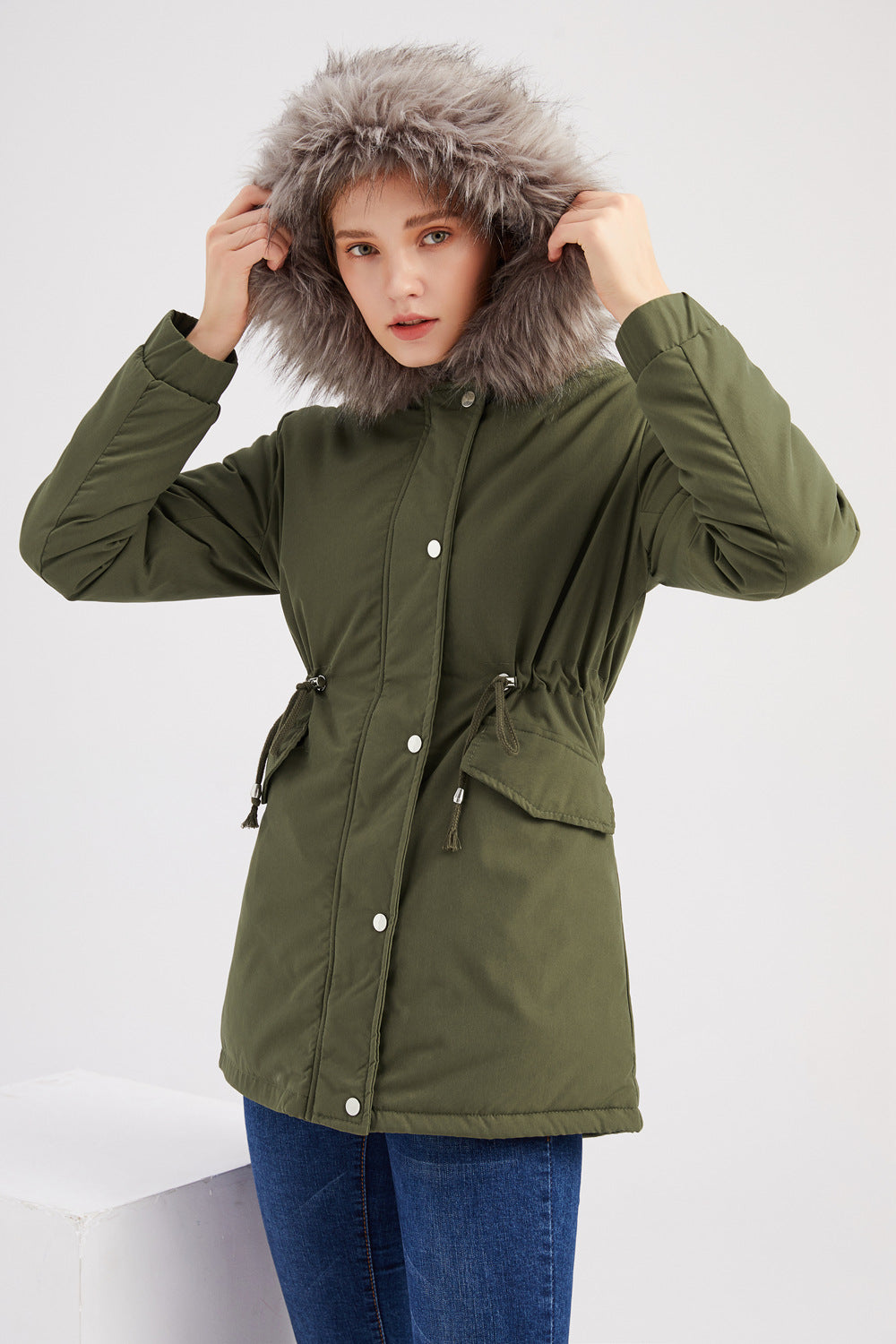 GR | Women's parka with hood and modern design