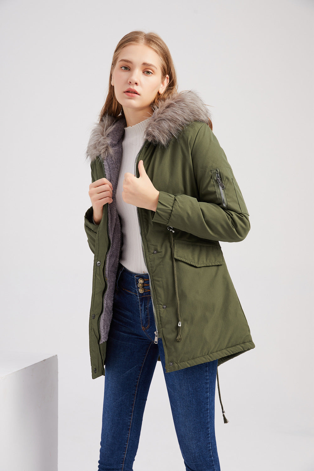 GR | Women's parka with hood and modern design