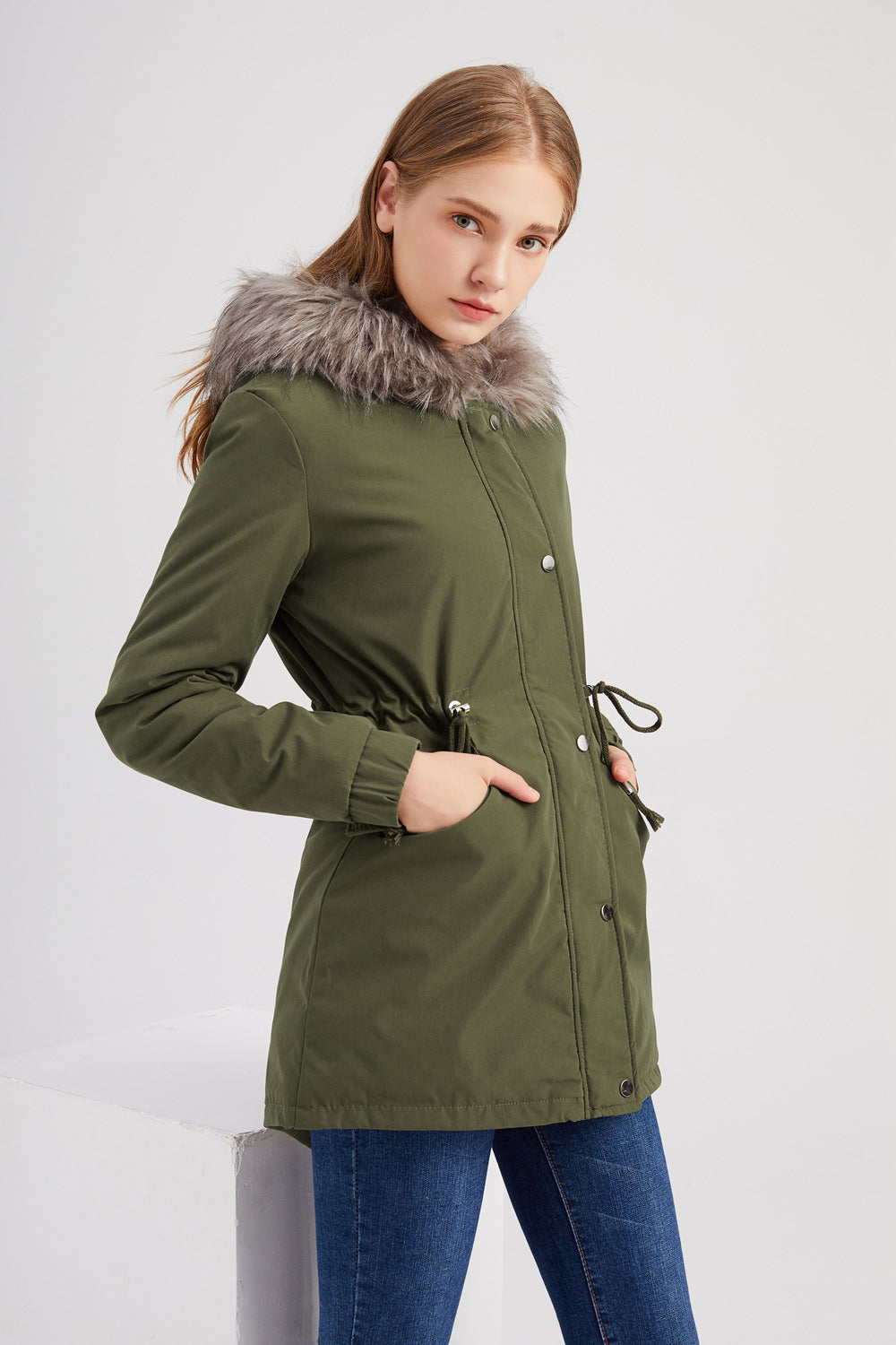 GR | Women's parka with hood and modern design