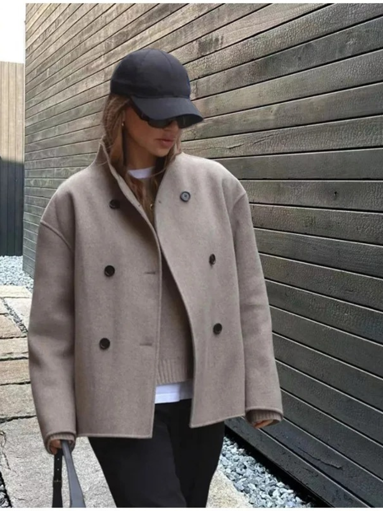 GR | Women's asymmetrical trench coat with wide lapels and double closure