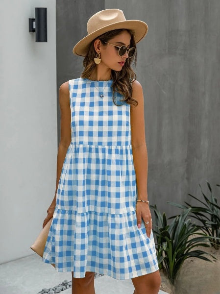 GR | Fashion, Loose-fitting women's dress with round neckline, checked pastel medium skirt