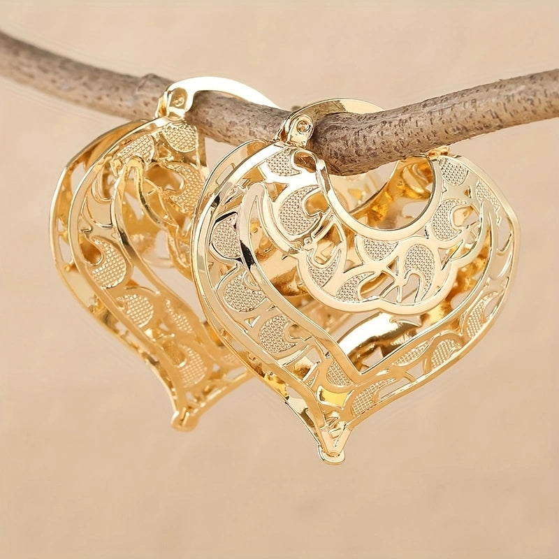 GR | 14kt Gold Romantic Heart Shaped Hoop Earrings