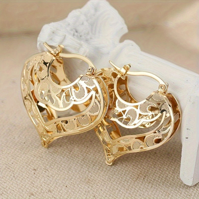 GR | 14kt Gold Romantic Heart Shaped Hoop Earrings