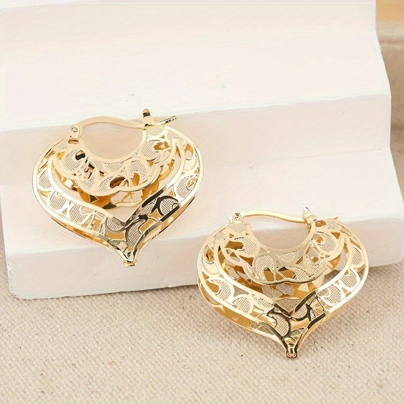 GR | 14kt Gold Romantic Heart Shaped Hoop Earrings