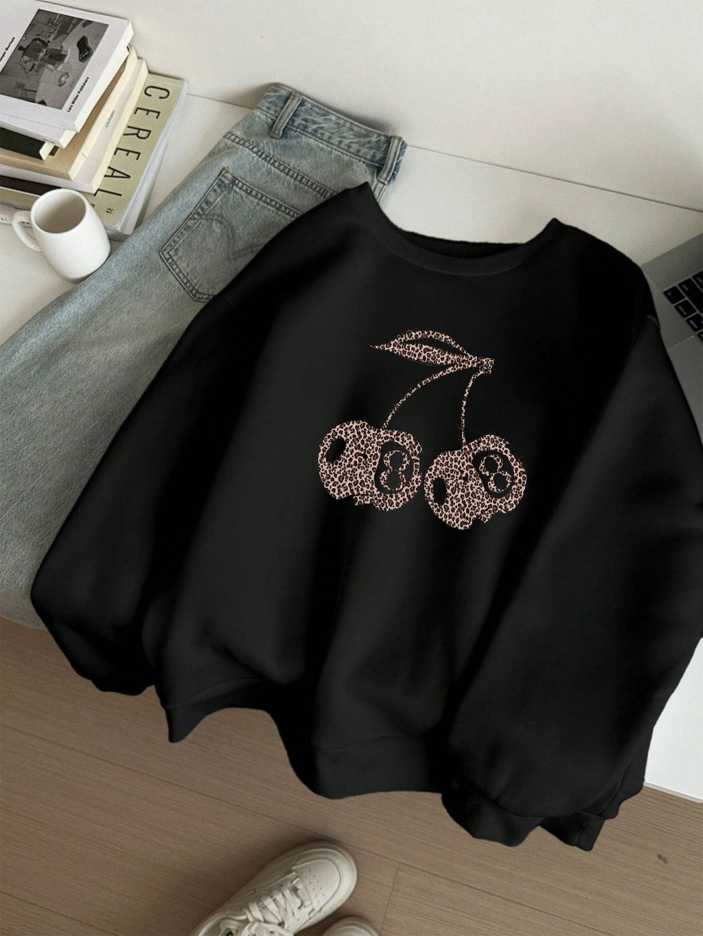GR | Casual leopard and cherry graphic sweatshirt in black 