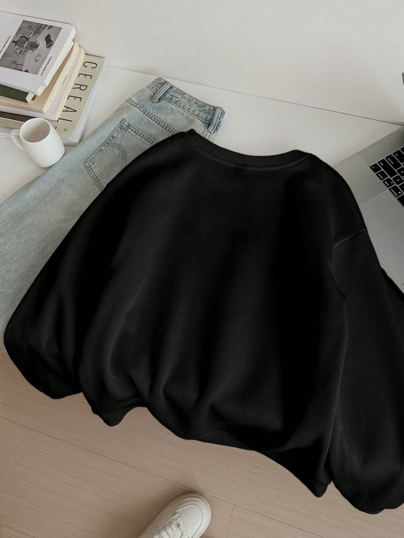 GR | Casual leopard and cherry graphic sweatshirt in black 
