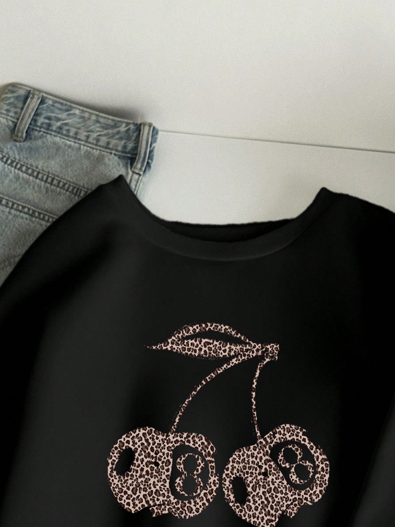 GR | Casual leopard and cherry graphic sweatshirt in black 