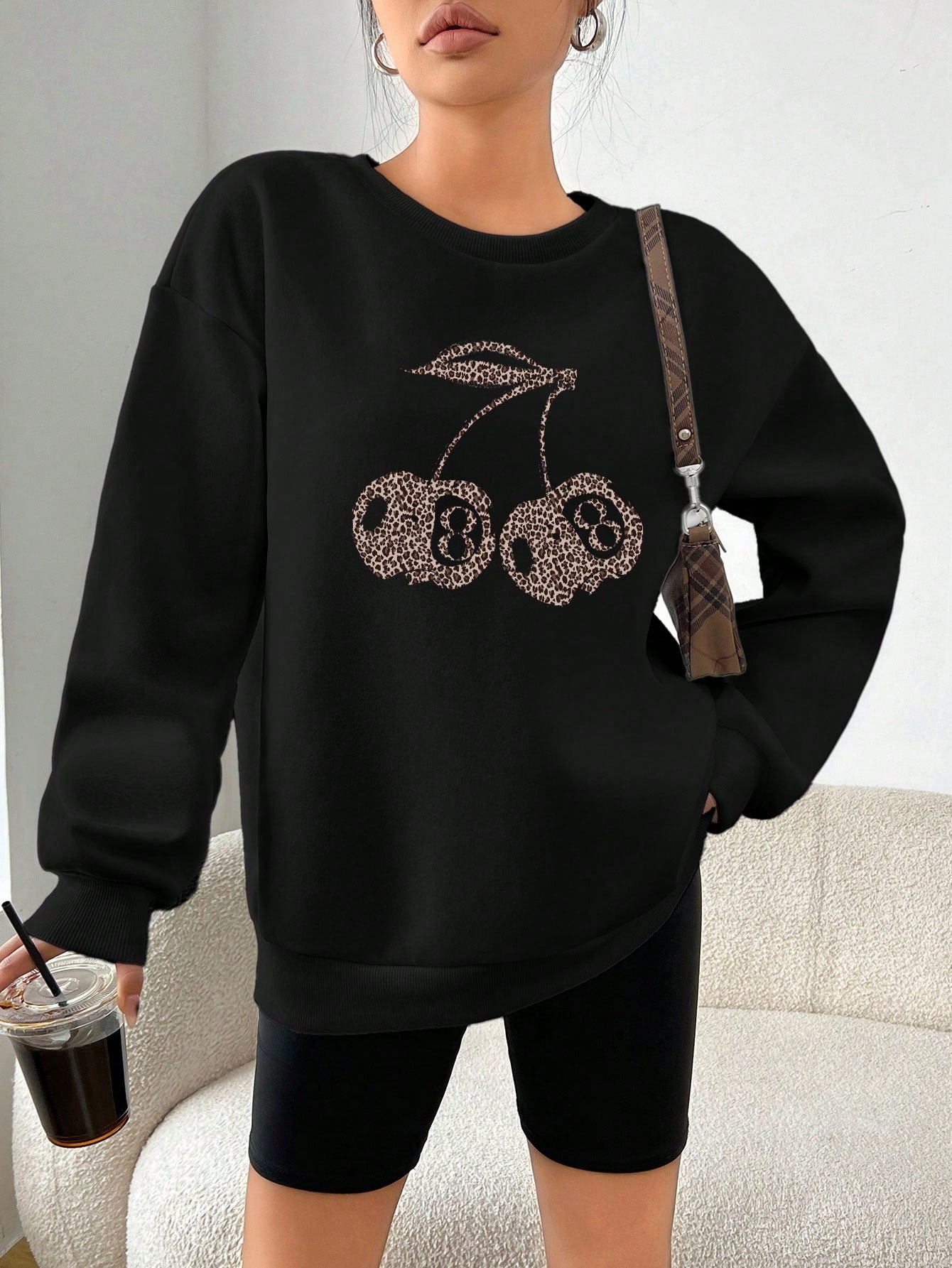 GR | Casual leopard and cherry graphic sweatshirt in black 