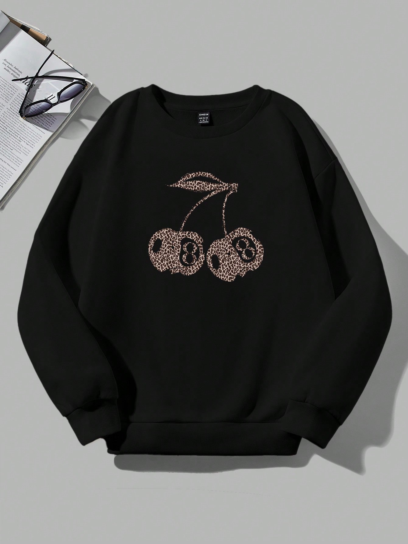 GR | Casual leopard and cherry graphic sweatshirt in black 