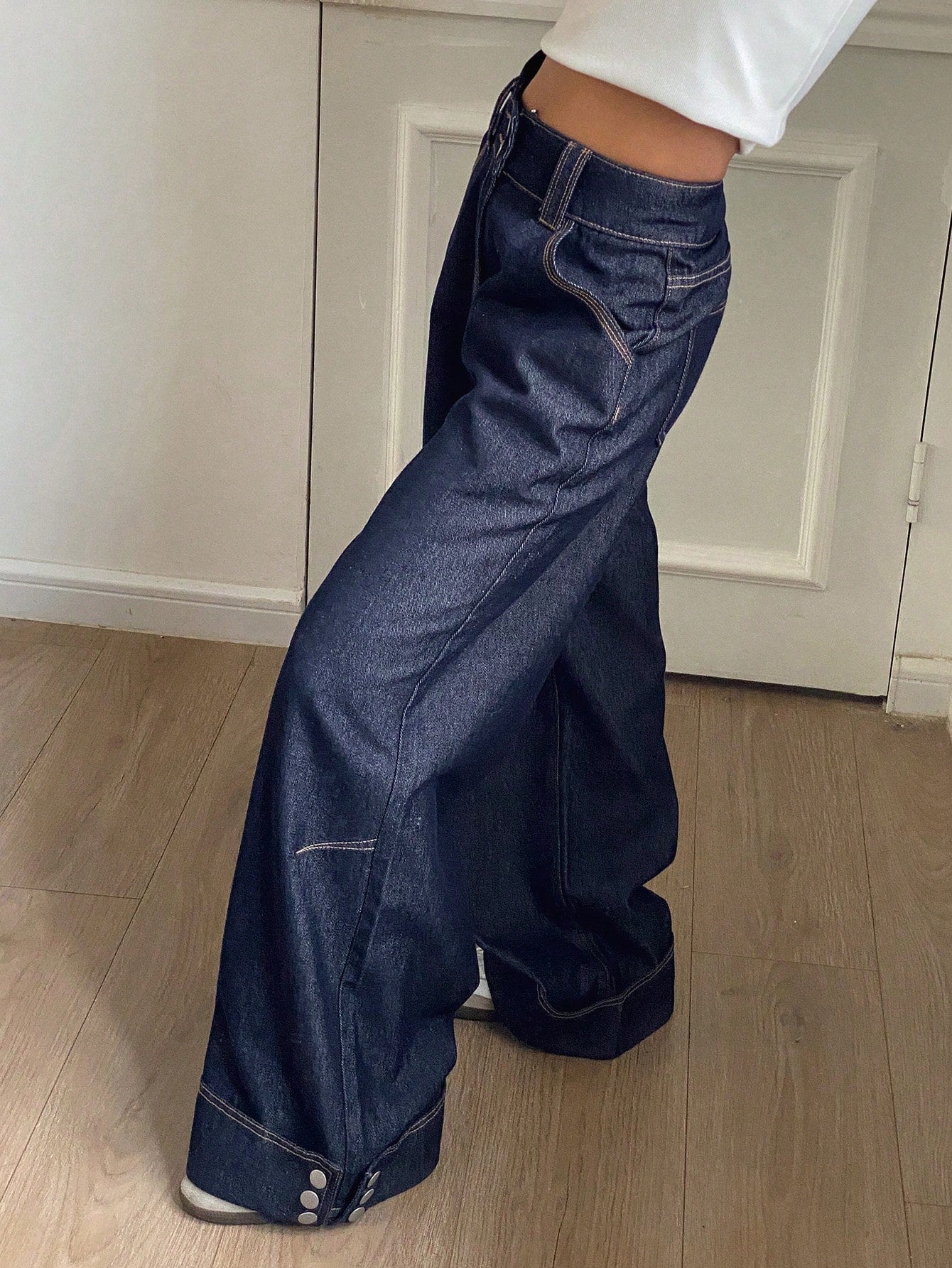 GR | Vintage-Style Weite Jeans mit Knopfmanschetten