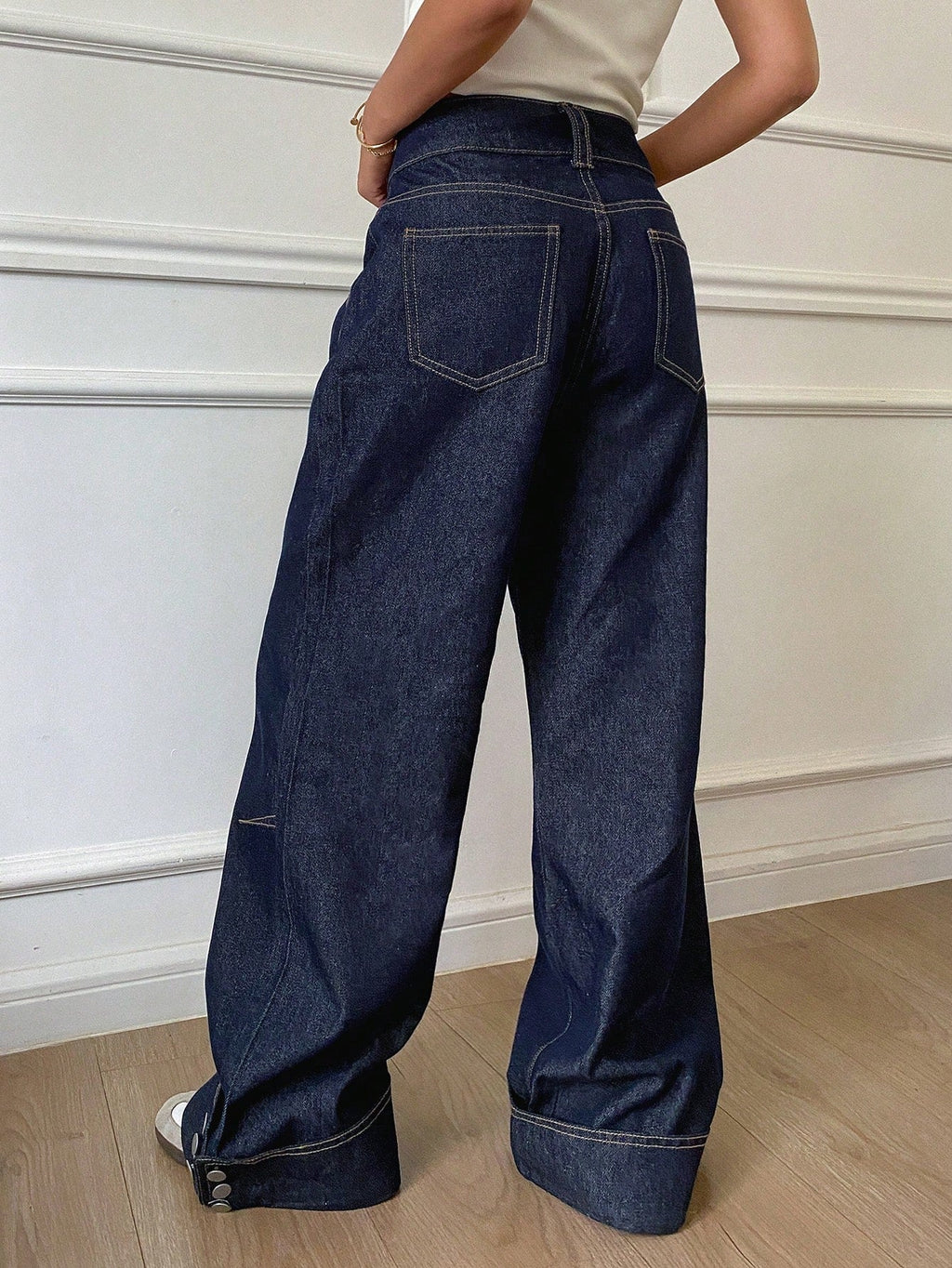 GR | Vintage-Style Weite Jeans mit Knopfmanschetten