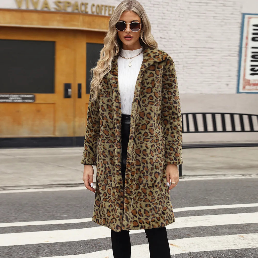 GR | Fleece coat with leopard print
