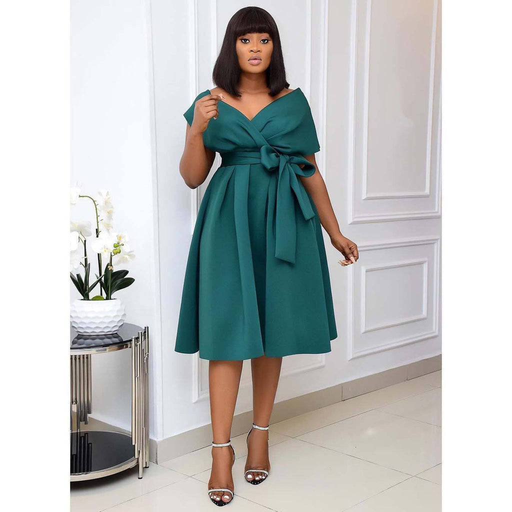 GR | Elegant V-neck evening dress, slim fit 