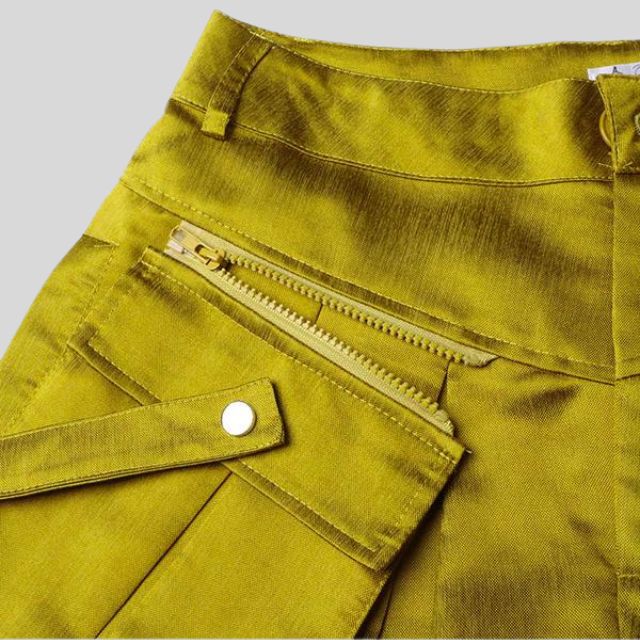 GR | Hochgeschnittene Cargohose mit Gürteldetail