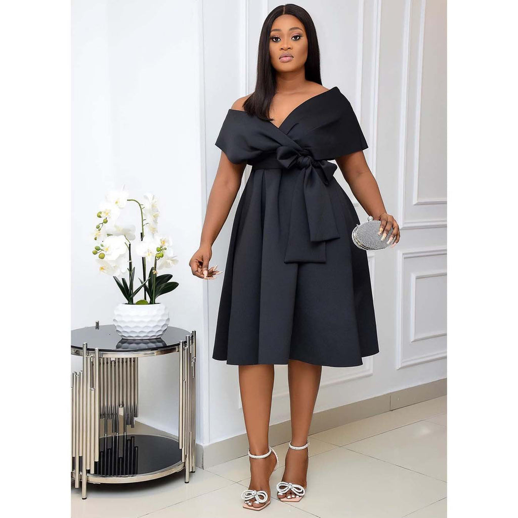 GR | Elegant V-neck evening dress, slim fit 