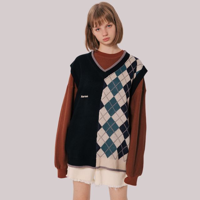 Block knitted vest with diamond pattern