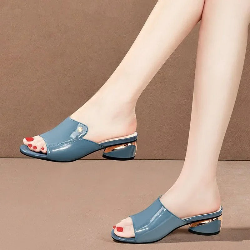 GR | Elegant mules with a glossy finish