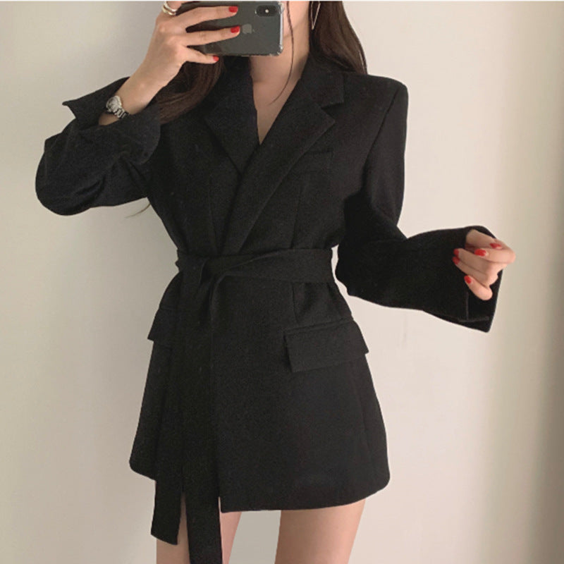 GR | Elegant blazer with belt 