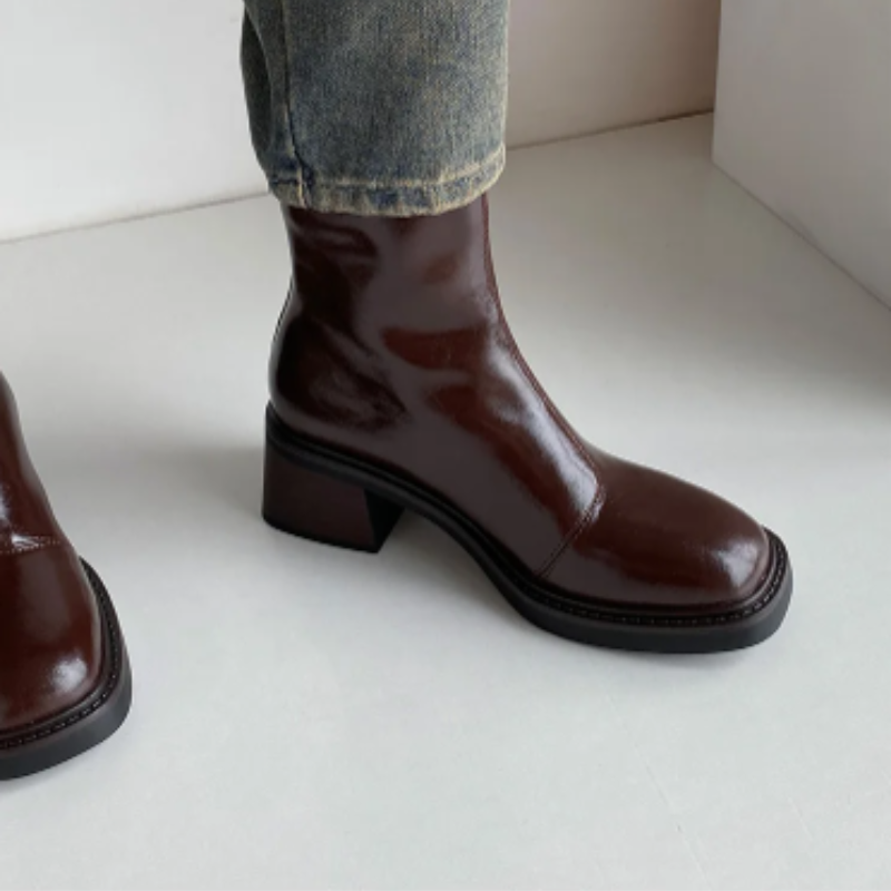 GR | Stylish leather ankle boots with block heels for women