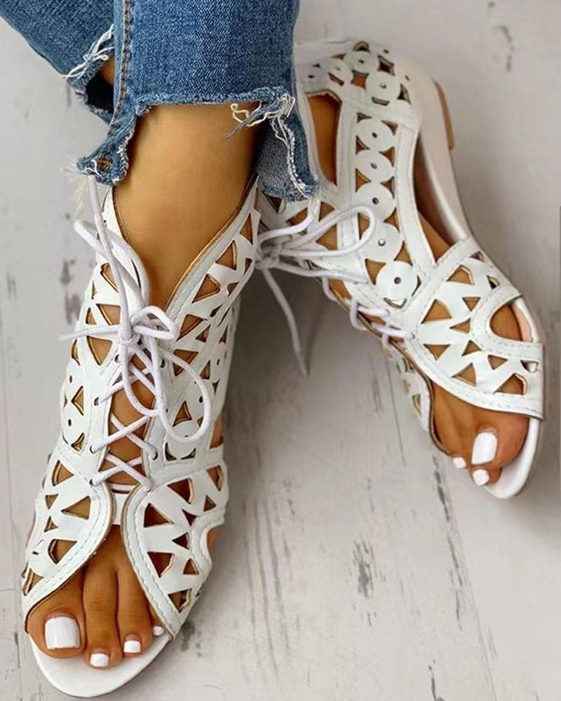 GR | Flat sandals in ethnic style with cutout