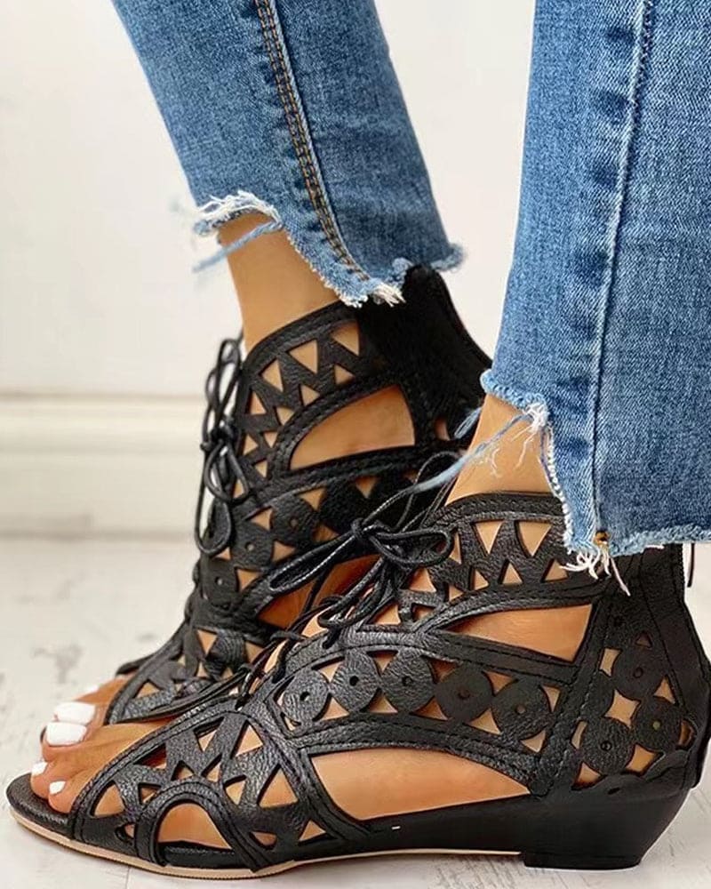GR | Flat sandals in ethnic style with cutout