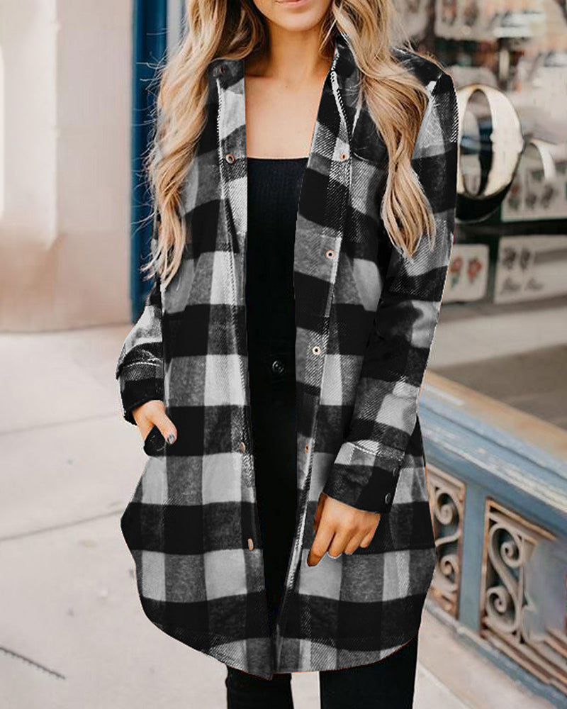 Checkered, mid-length coat with long sleeves