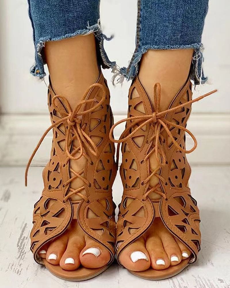 GR | Flat sandals in ethnic style with cutout
