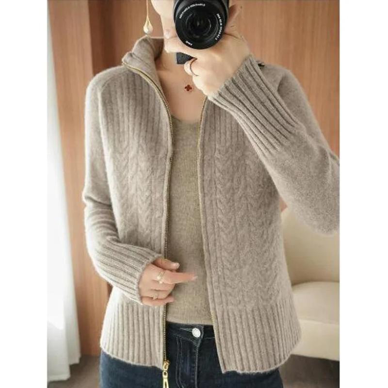 GR | Women's knitted jacket with zipper and cable knit details