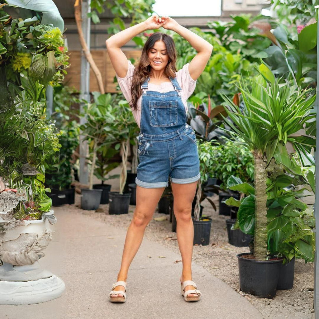 GR | High-waisted denim shorts
