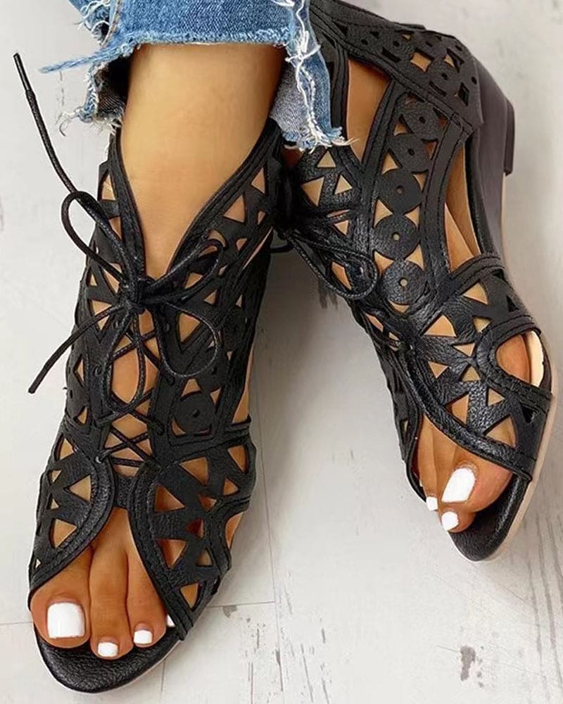 GR | Flat sandals in ethnic style with cutout