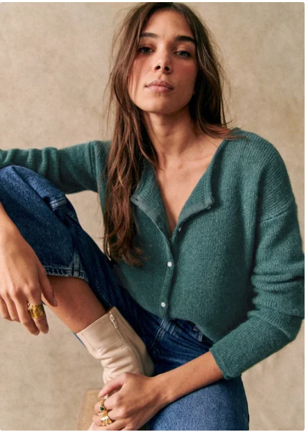 GR | Women's fine knitted jacket with V-neck and button placket
