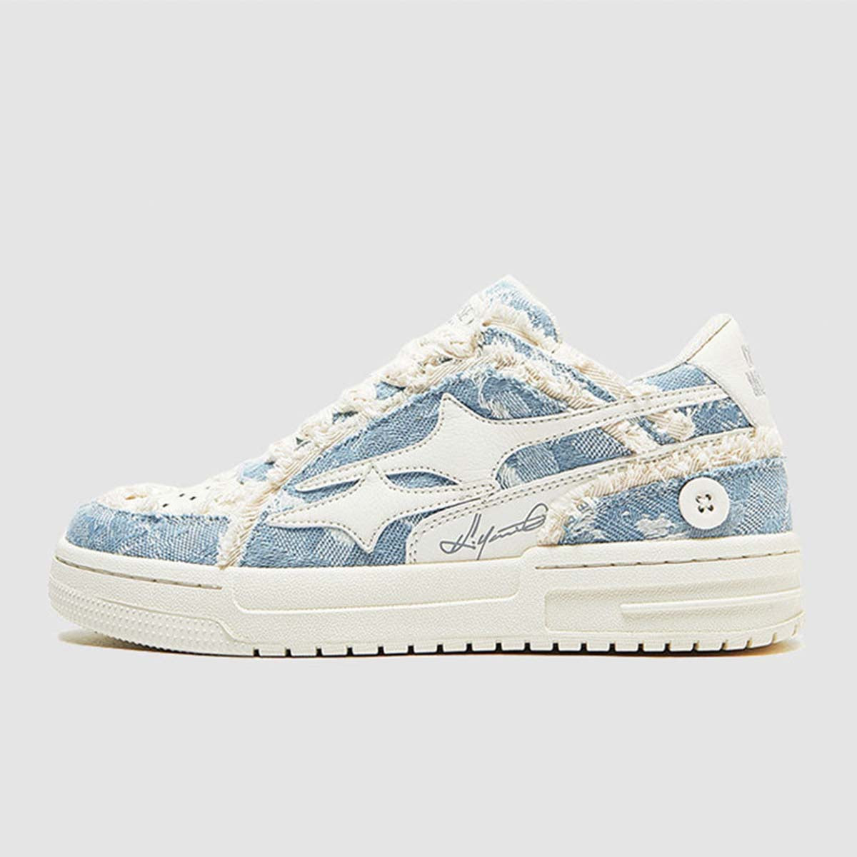 GR | High-quality Y2K sneakers in off-blue
