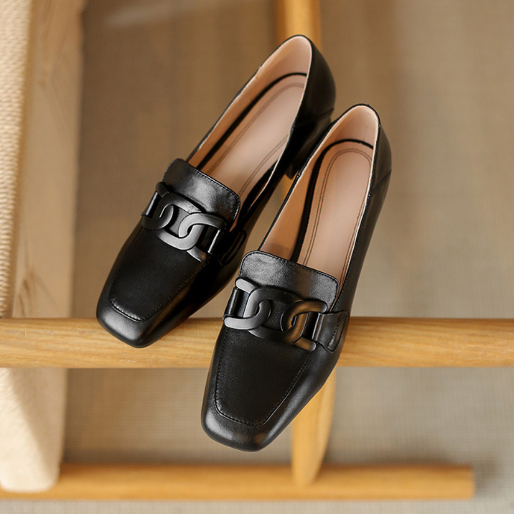 GR | Comfortable shoes with a medium heel and arch support