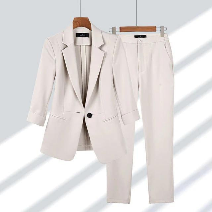 GR | blazer and trousers