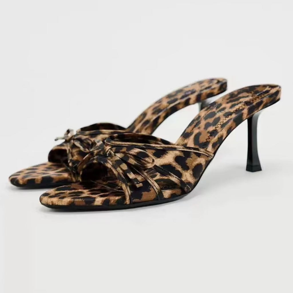 GR | High-heeled slippers with leopard print