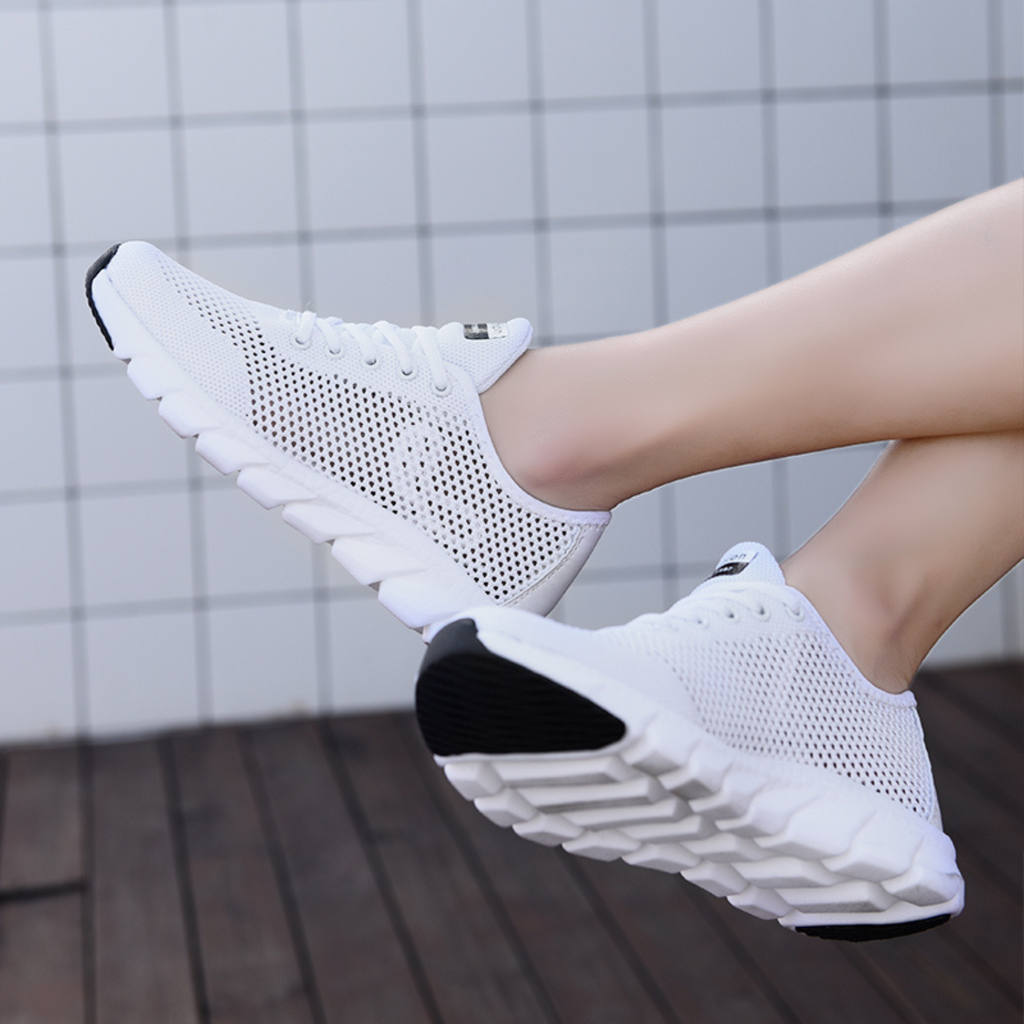 GR | Active - Lightweight women's sports shoes with extra support 