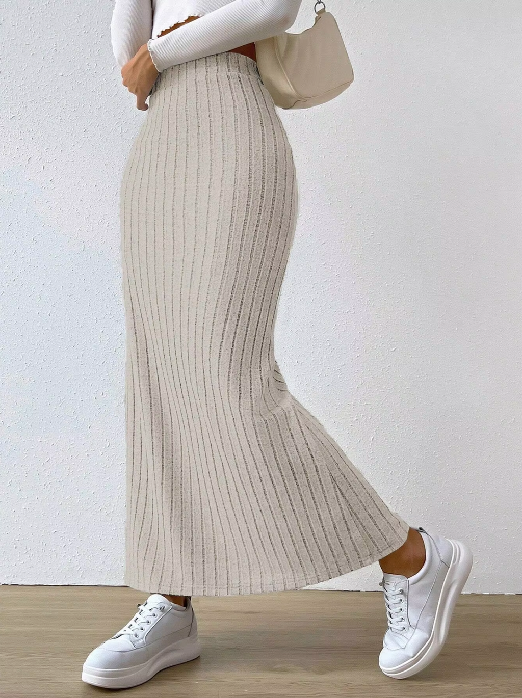 GR | Long high-waisted knit skirt