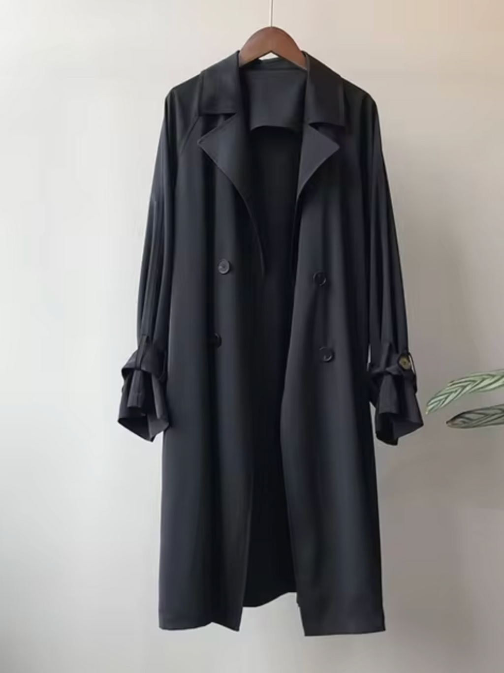 GR | Long trench coat with lapel collar, buttons and long sleeves