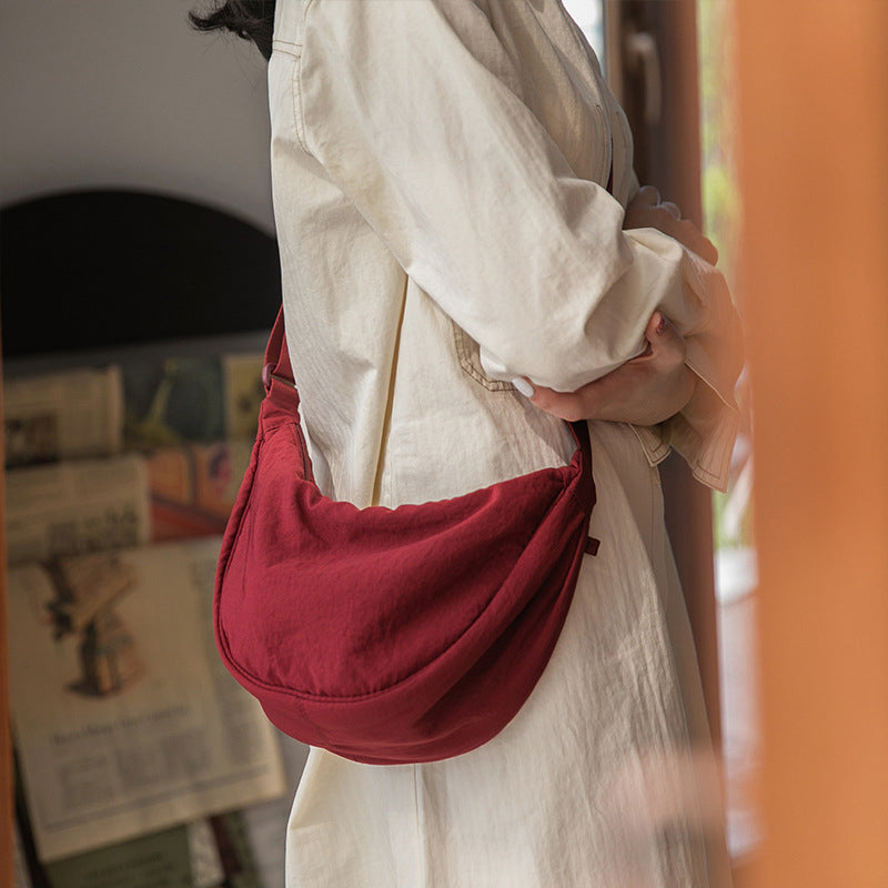GR | Crescent-shaped bag