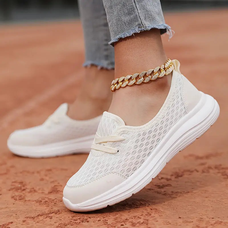 GR | Lightweight, slip-on sneakers with a soft sole