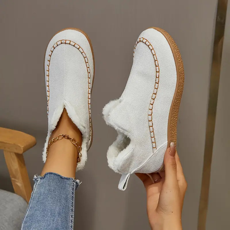 – Ankle boots with a round toe and fleece lining