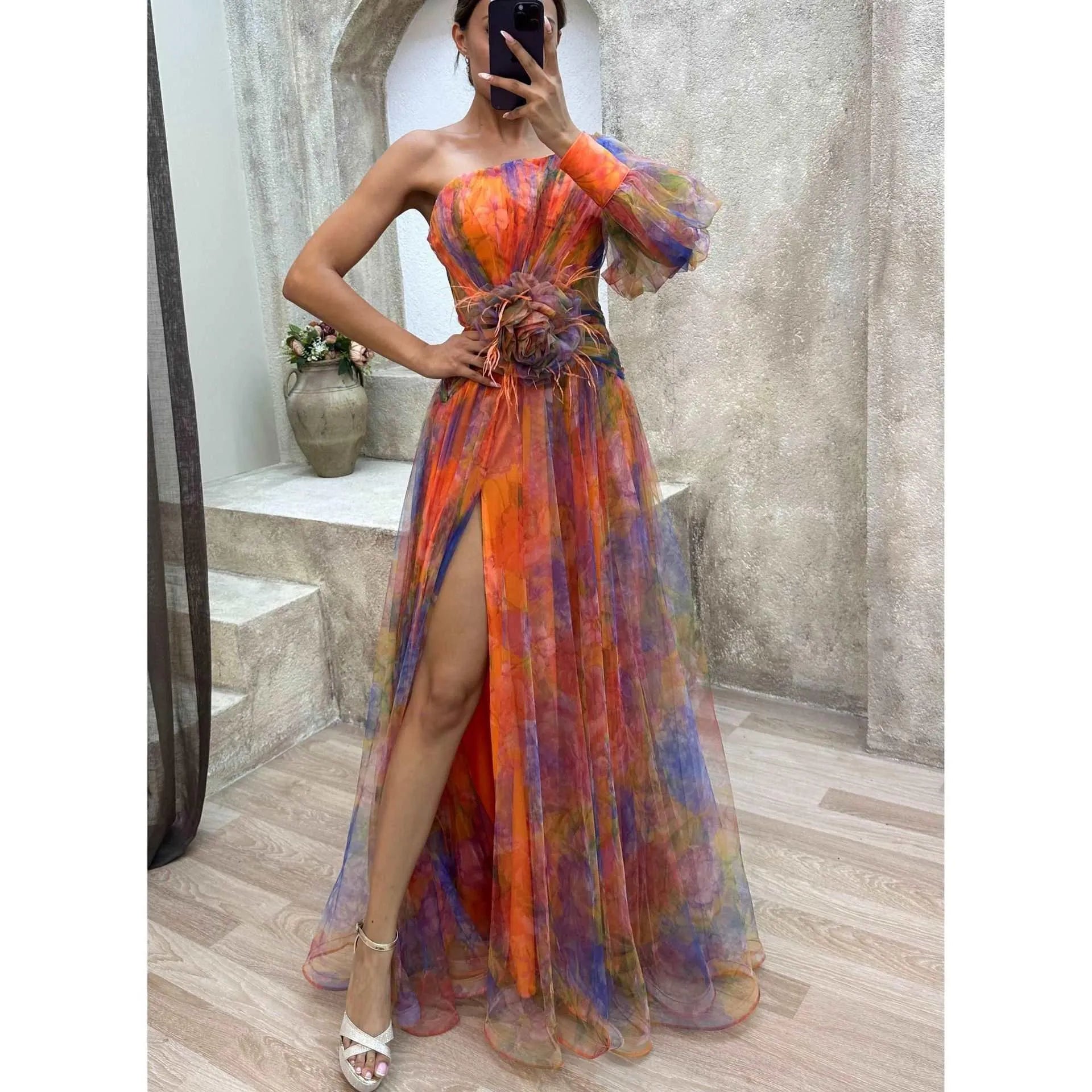 GR | Long party dress with off-the-shoulder, split print.