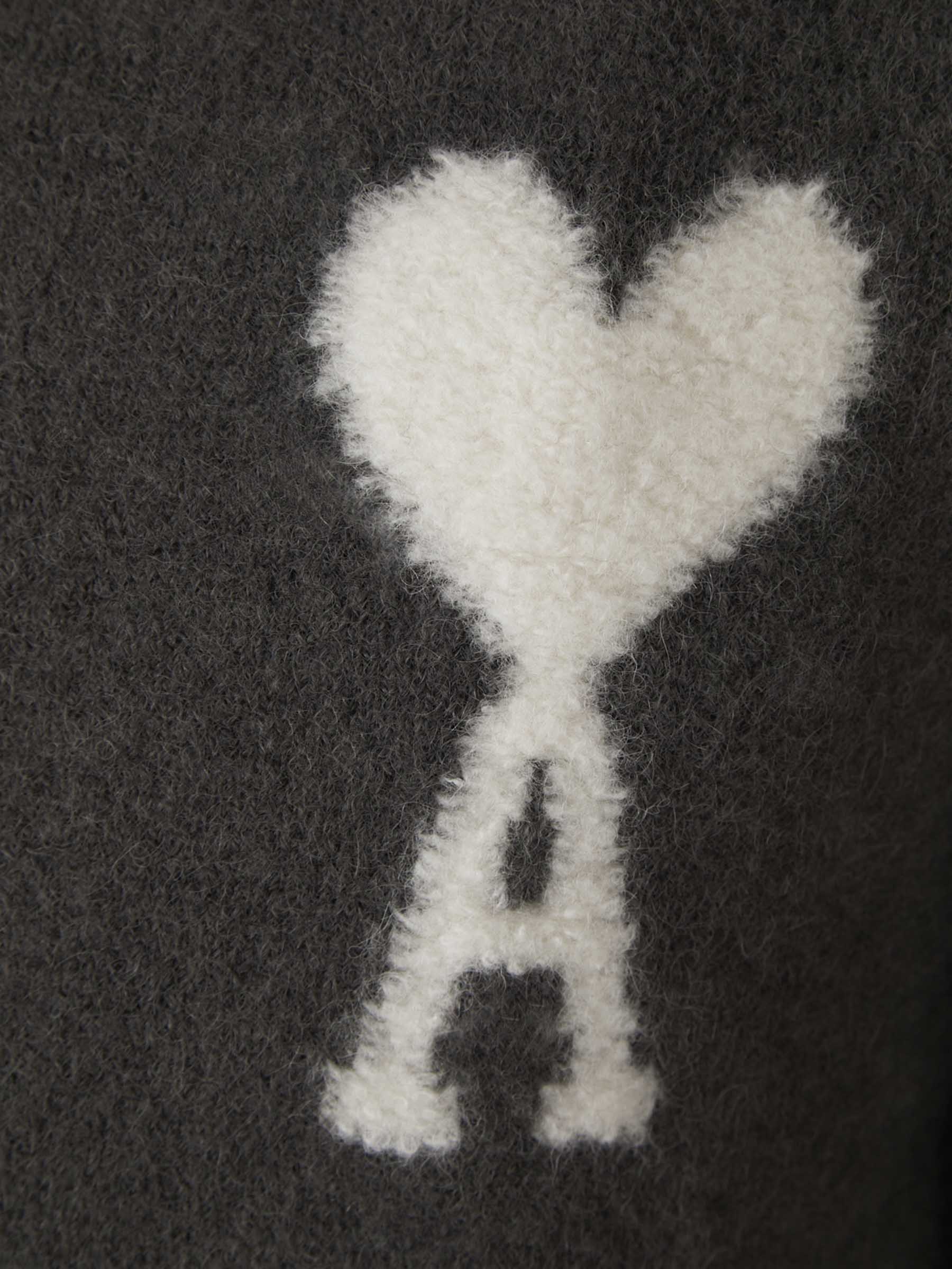 GR | Fashionable heart sweater
