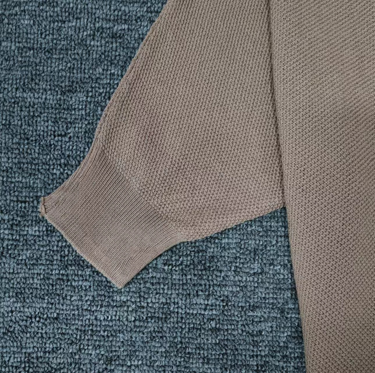 GR - Gold-colored solid-color crew neck sweater
