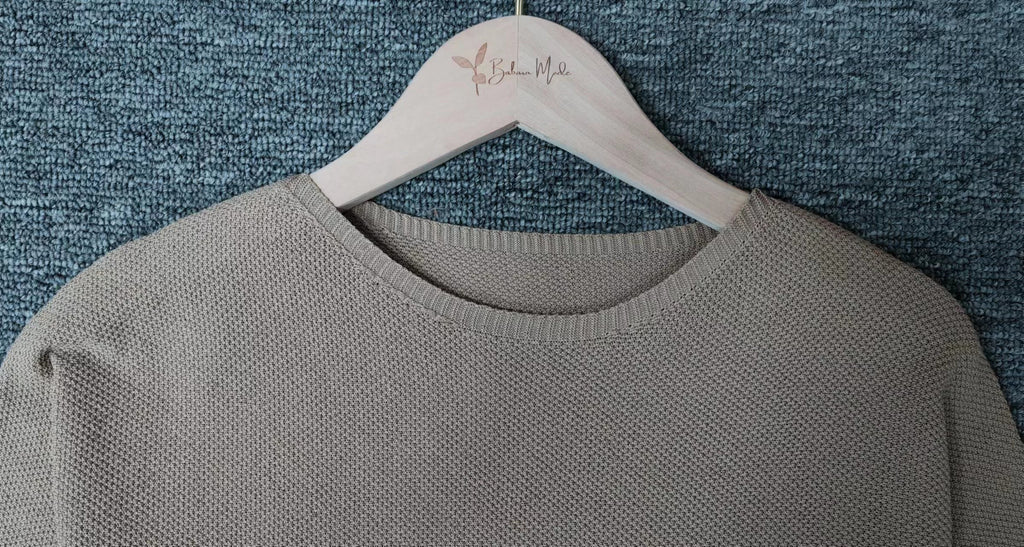 GR - Gold-colored solid-color crew neck sweater