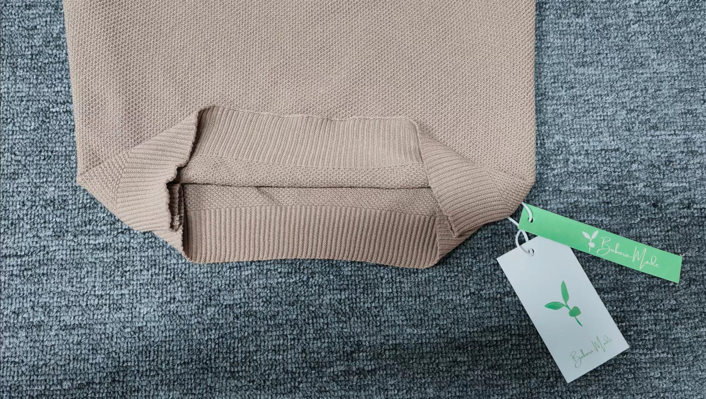 GR - Gold-colored solid-color crew neck sweater