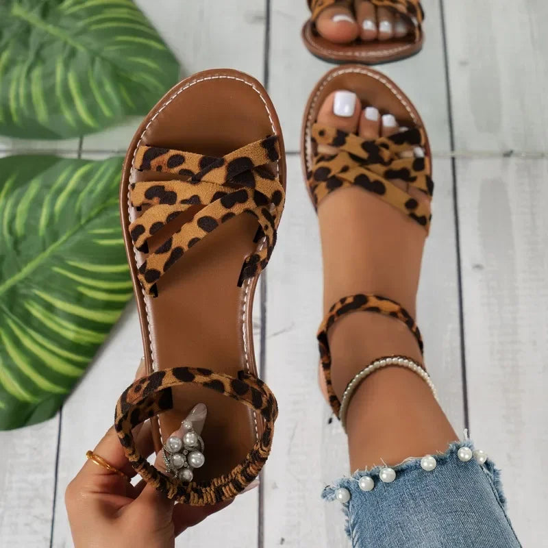 GR | Printed flat sandals with effortless chic for women 