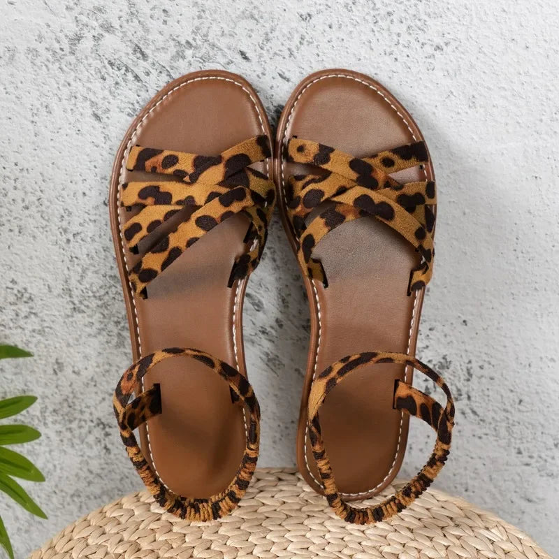GR | Printed flat sandals with effortless chic for women 
