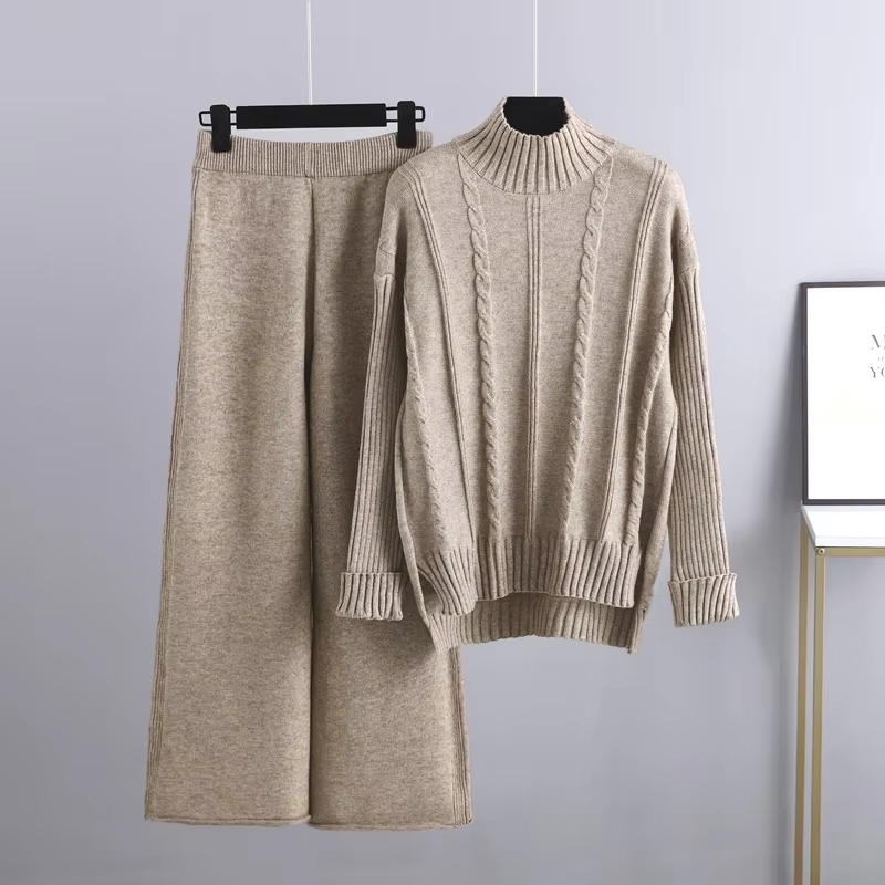 GR | Modern, elegant knit two-piece set