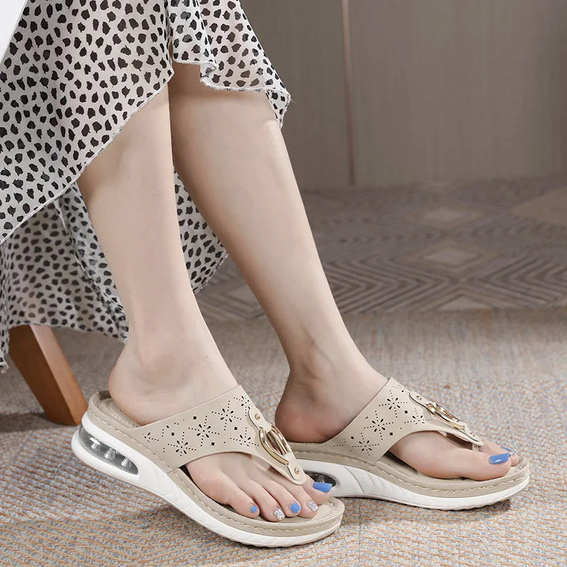 GR - Comfortable flip-flops with wedge heel and air cushion